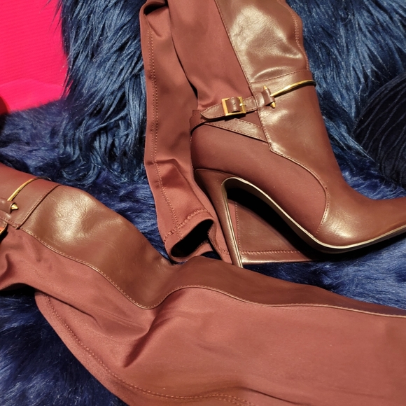 Ladies Burgandy High Fashionable Boots - Picture 4 of 16